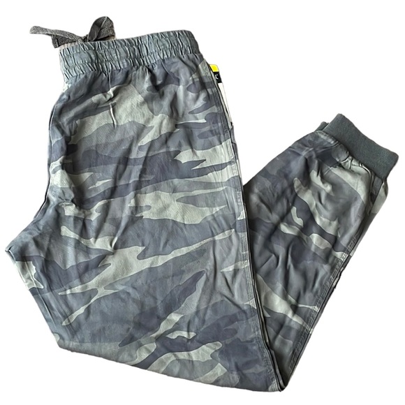 Splendid - Camo Joggers - Picture 2 of 4